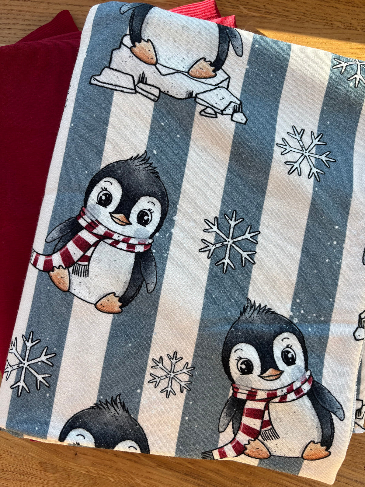 Winter-Stoffbundle Pinguin rot